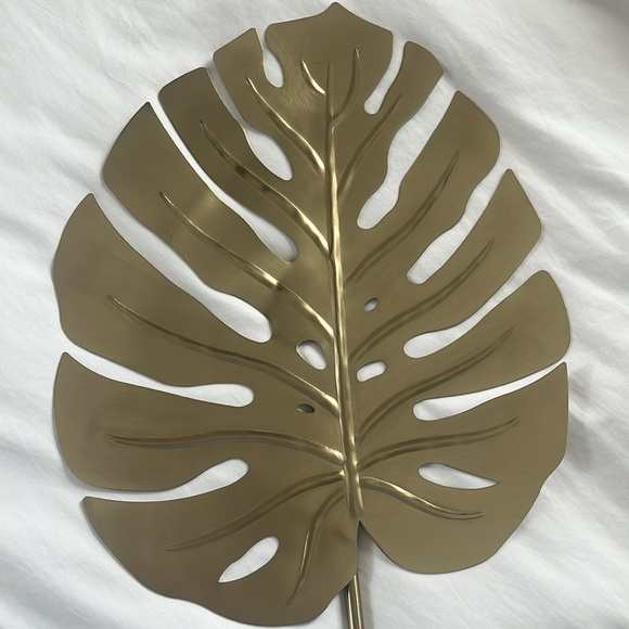 Gold monstera leaf, set of 2 - Picture 2 of 4
